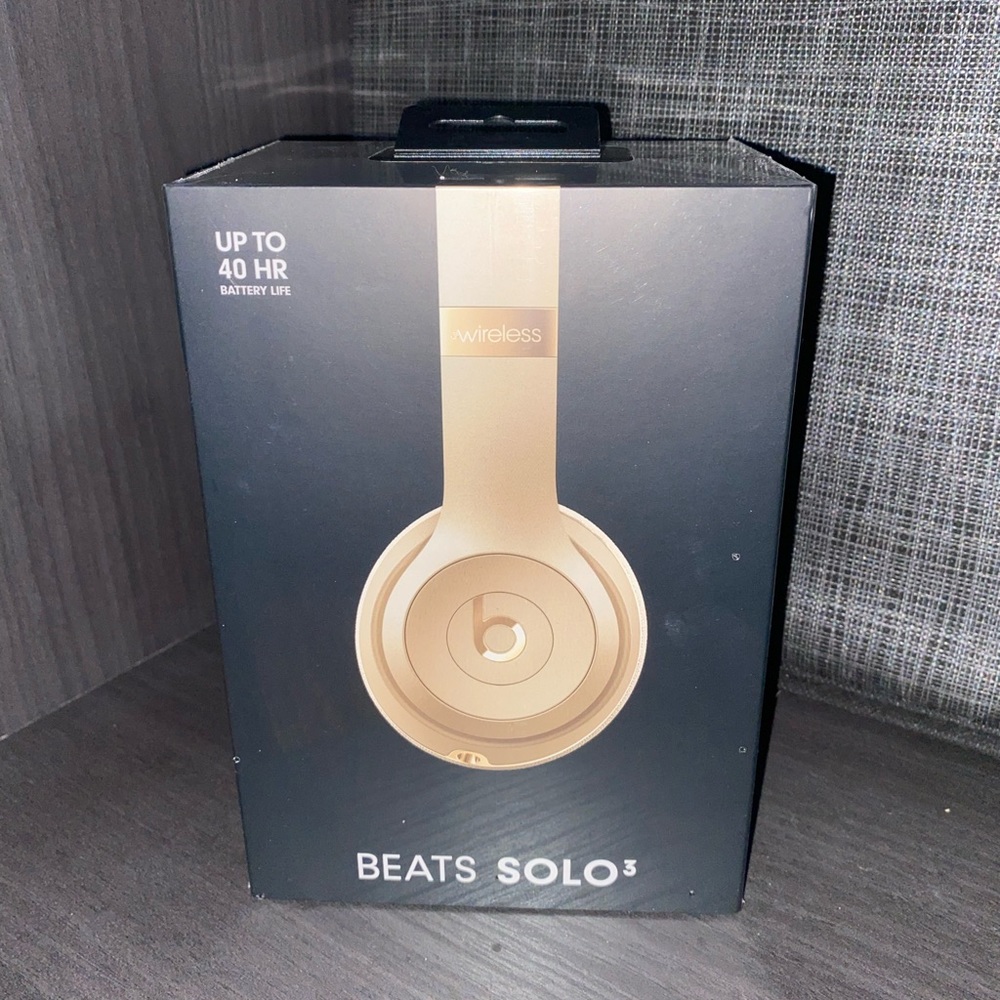 New Beats Solo3 Bluetooth Wireless All-Day
On-Ear Headphones - Gold